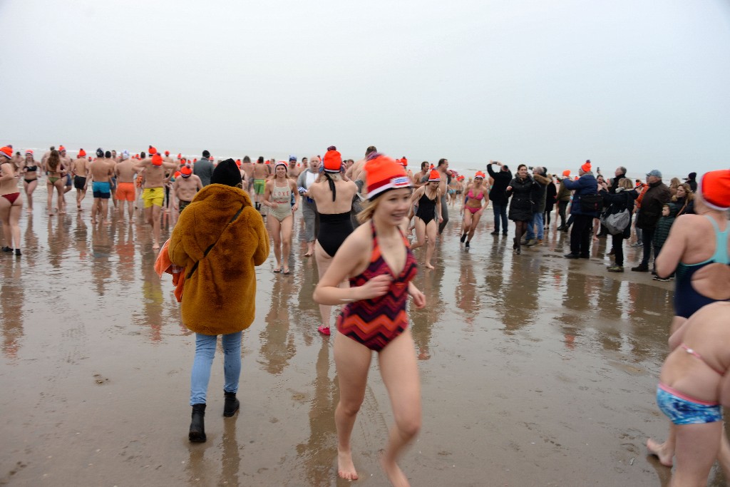 ../Images/Nieuwjaarsduik Nederzandt 2020 073.jpg